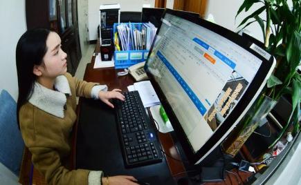 女孩高考659分，回家準備報喜，鄰居一句話，才知姥姥不在人世