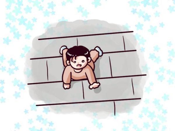 1歲男寶爬泰山，引來遊客圍觀，網友：走自己的路讓別人說去吧