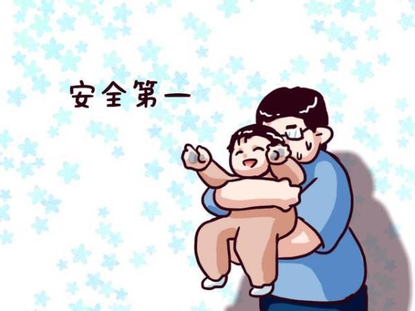 1歲男寶爬泰山，引來遊客圍觀，網友：走自己的路讓別人說去吧