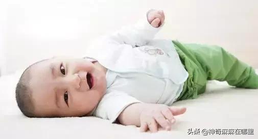 看動圖教寶寶學翻身！到底何時不翻身才要真正著急