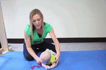 看動圖教寶寶學翻身！到底何時不翻身才要真正著急
