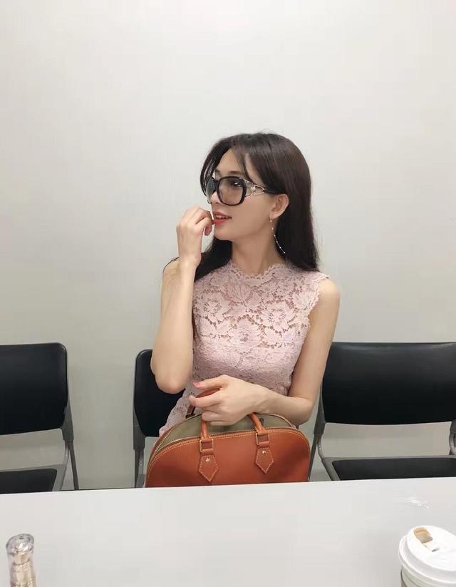 45歲林志玲私下「未修圖」爆光！看到腿的那一刻，網友：說不出話了！