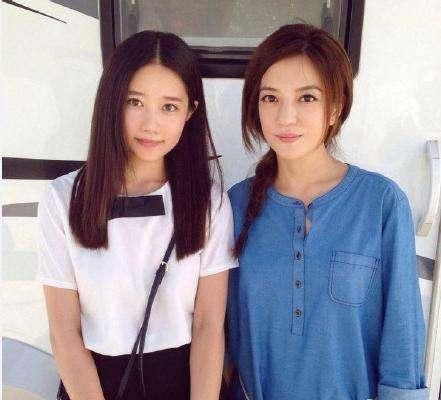 5張「大明星被路人粉絲用力比下去」的欲哭無淚合影照。#4 Angelababy變成路人甲！