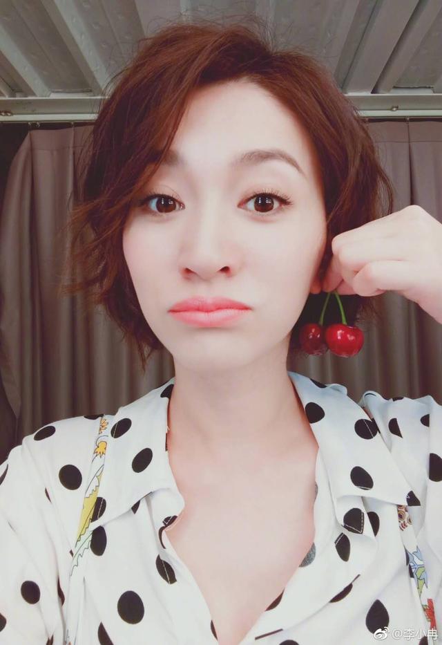 從頭白到腳的凍齡女神李小冉，逆齡生長也可以這樣美