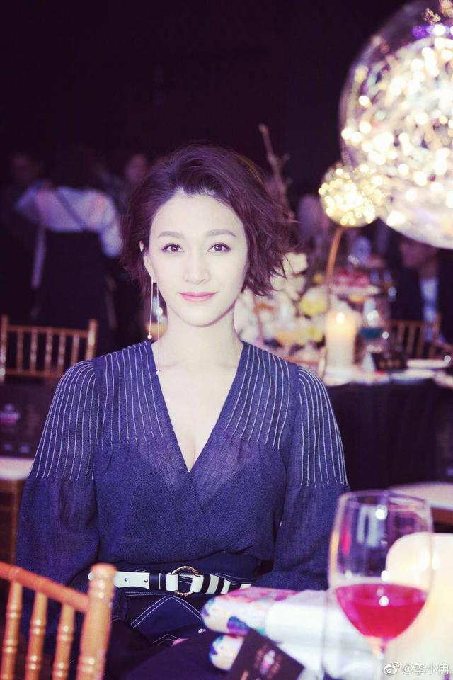 從頭白到腳的凍齡女神李小冉，逆齡生長也可以這樣美