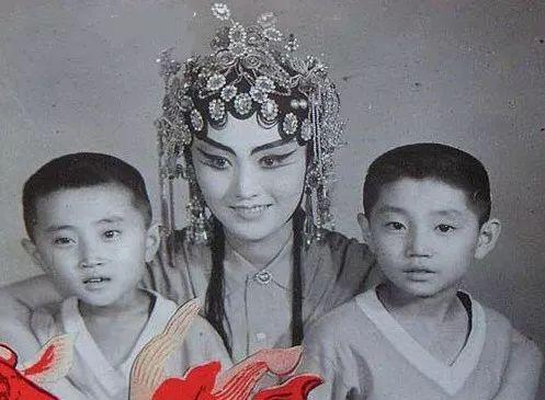 從竇唯妹夫到王菲最佳拍檔，迷倒高圓圓的張亞東50歲還有少年感
