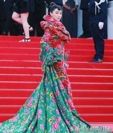 44歲林志玲出席活動近照，腿是怎麼了！，網友：腿合都合不攏，太難看了！