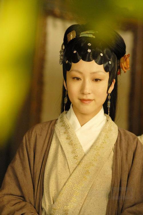 「眼瞎」的周美毅：母親葬禮上被提離婚，老公暴力奪子豪門變狼窩