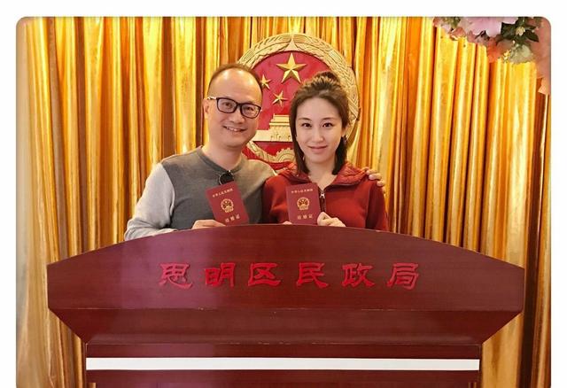 「眼瞎」的周美毅：母親葬禮上被提離婚，老公暴力奪子豪門變狼窩