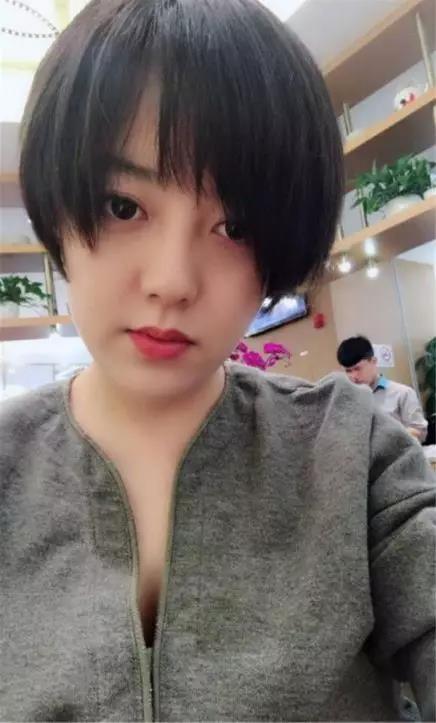 「眼瞎」的周美毅：母親葬禮上被提離婚，老公暴力奪子豪門變狼窩