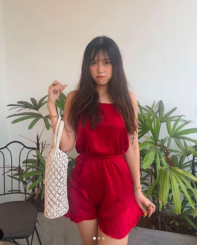 越南水妹子「Mio」身材出眾吸引23萬粉絲追蹤，膚白貌美「前凸後翹」還是學生妹～