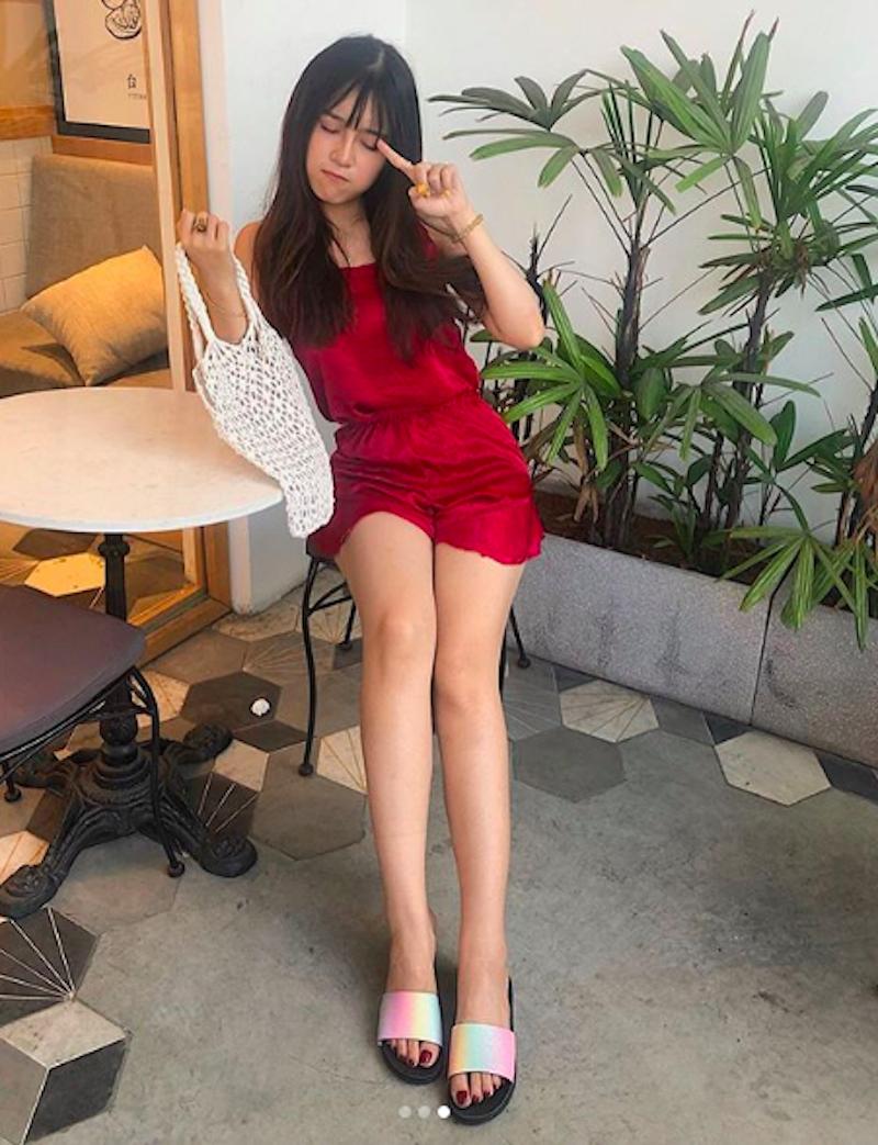 越南水妹子「Mio」身材出眾吸引23萬粉絲追蹤，膚白貌美「前凸後翹」還是學生妹～