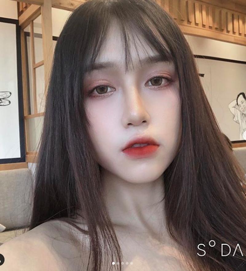 越南水妹子「Mio」身材出眾吸引23萬粉絲追蹤，膚白貌美「前凸後翹」還是學生妹～