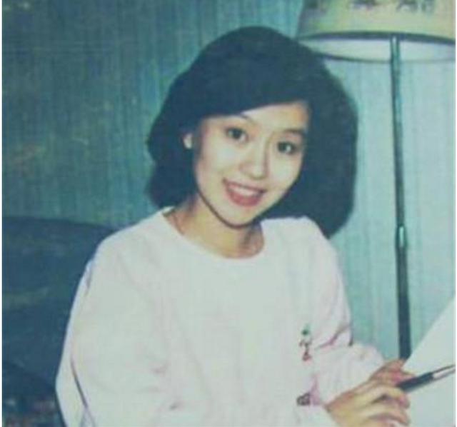 鞠萍頗有「日系氧氣美女」的感覺，更沒想到李靜年輕時也這麼好看