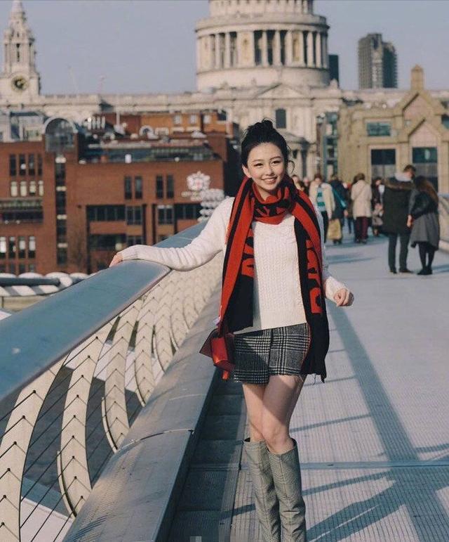 香港女神邱淑貞同意女兒繼承衣缽？大女兒二女兒齊齊頻繁發美照