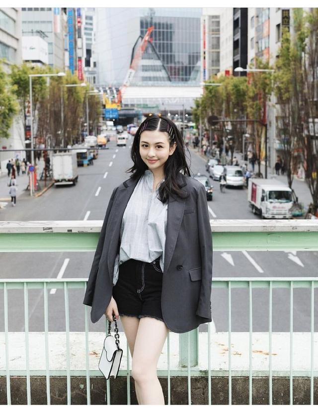 香港女神邱淑貞同意女兒繼承衣缽？大女兒二女兒齊齊頻繁發美照