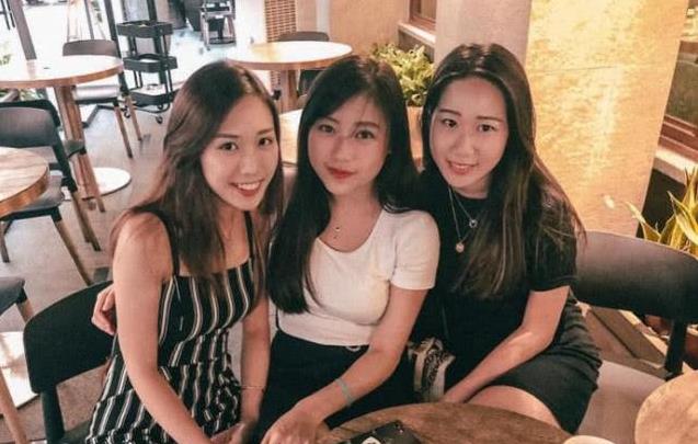 李麗珍女兒首次曬與男友甜蜜吻照，網友：22歲顏值不輸媽媽年輕時