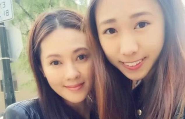李麗珍女兒首次曬與男友甜蜜吻照，網友：22歲顏值不輸媽媽年輕時
