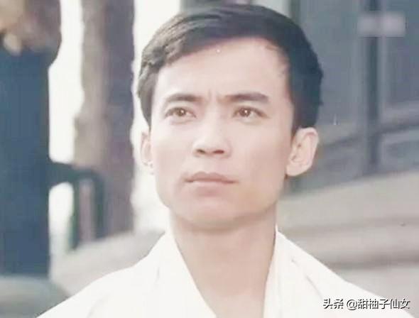 周星馳的御用配角，妻子成就範冰冰、李冰冰，兒子19歲拿影帝