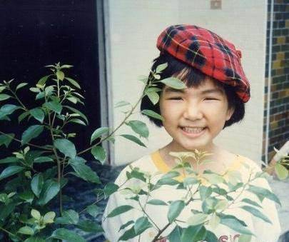 S.H.E和TWINS兩個組合裡五位成員童年照，最美的可能是田馥甄吧