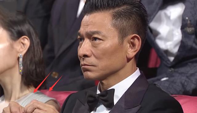 徐崢獲金馬影帝，感謝妻子陶虹默默付出，網友：有誰注意台下劉德華的手