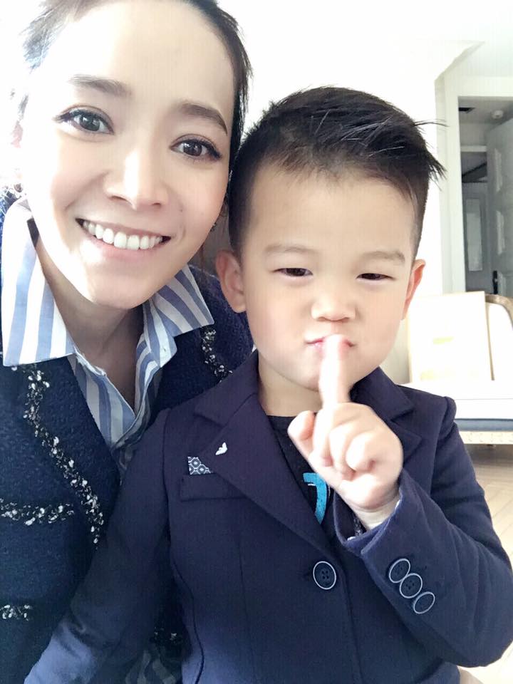 最棒教育！侯佩岑被兒子問：為什麼要聽妳的？　她不生氣「第一時間高EQ反應」被讚翻：超有智慧
