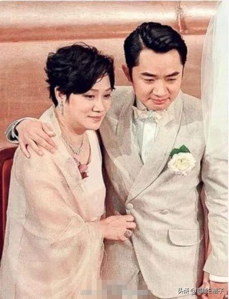 王祖藍分享帶娃趣事：爸爸和奶奶長太像讓她分不出來