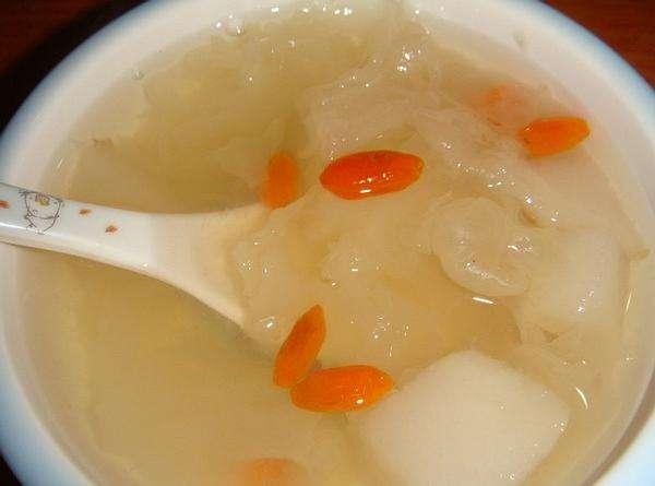 「八款堪比燕窩的食譜」美味又營養的食譜，獻給身邊的妹子們
