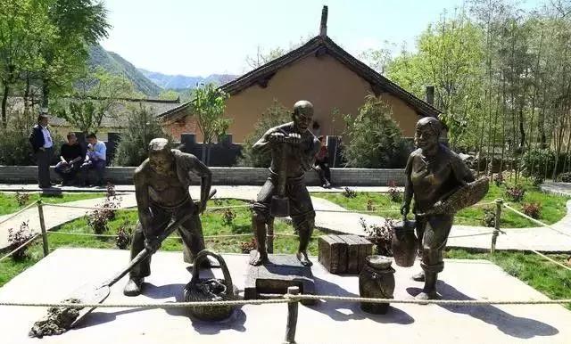 秦嶺深處藏著一片青磚瓦房，滿街豆腐乾飄香，美醉了