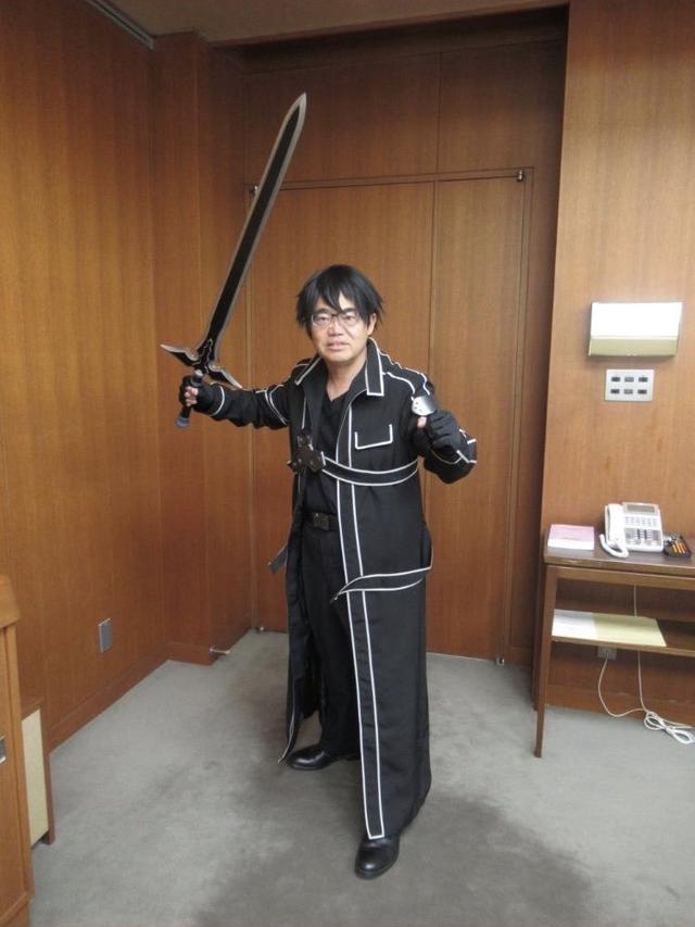 日本網友吐槽：市長喜歡玩cosplay，縣知事比他更厲害