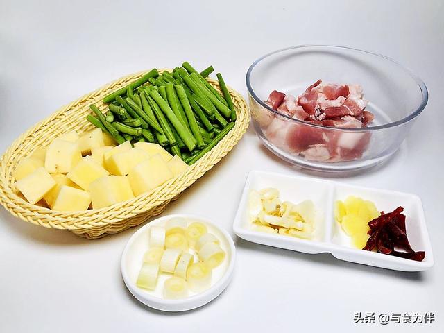 天熱胃口不佳，這菜煸著吃更美味，葷素搭配，隔三差五就做