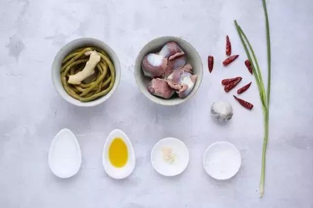 「美食一篇」夏天吃它簡直不要太開胃——酸豆角炒鴨胗‍
