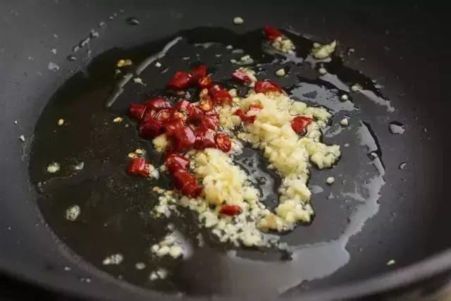 「美食一篇」夏天吃它簡直不要太開胃——酸豆角炒鴨胗‍