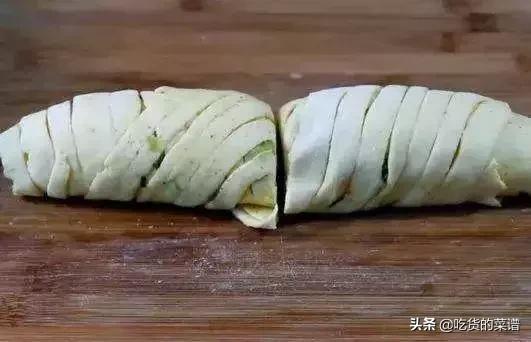 花捲的新做法，加它一起和面，卷一卷，切一切，比吃饅頭過癮
