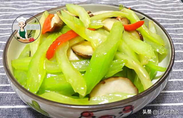 這兩樣素菜一起炒，清脆爽口，清腸利便，夏天多吃，瘦出小蠻腰