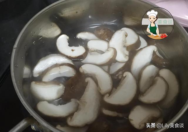 這兩樣素菜一起炒，清脆爽口，清腸利便，夏天多吃，瘦出小蠻腰