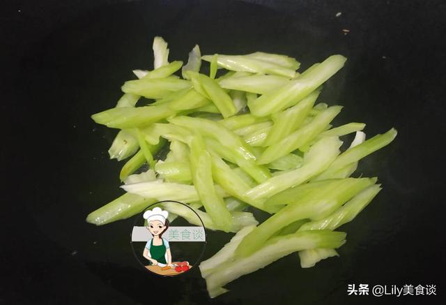 這兩樣素菜一起炒，清脆爽口，清腸利便，夏天多吃，瘦出小蠻腰