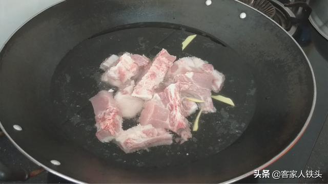 夏季煲湯有講究，教你一道營養靚湯搭配，一家大小都愛喝，真美味