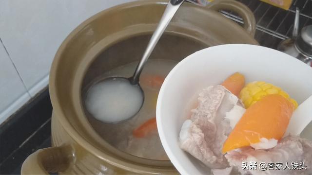 夏季煲湯有講究，教你一道營養靚湯搭配，一家大小都愛喝，真美味