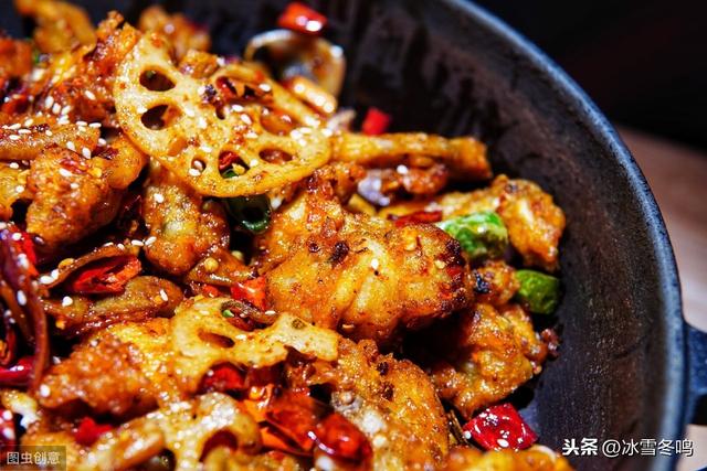 以一種基礎款干鍋香料為牽引，因材施料可以變換萬千