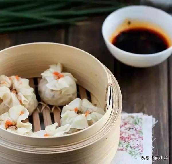 剩下的餃子皮千萬別扔，能做出一頓大餐哦