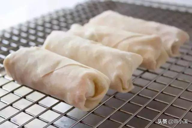 剩下的餃子皮千萬別扔，能做出一頓大餐哦
