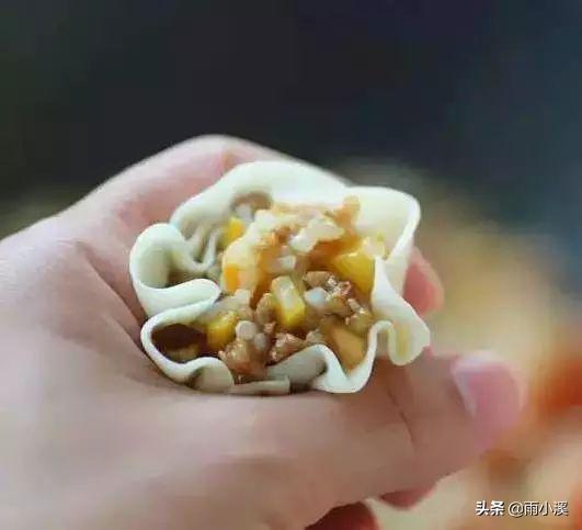 剩下的餃子皮千萬別扔，能做出一頓大餐哦