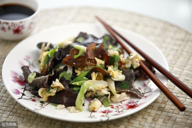 這道飯桌上的美味佳肴，竟是「菌中之王」！營養價值極高