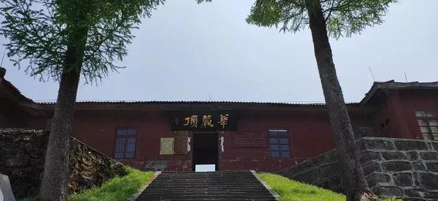 涼到這份上的峨眉山，我偏要推它一把