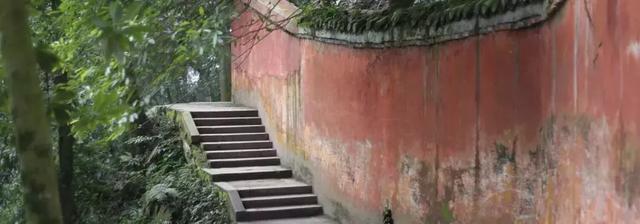 涼到這份上的峨眉山，我偏要推它一把