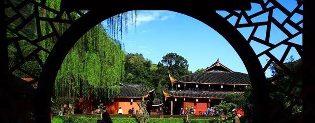 涼到這份上的峨眉山，我偏要推它一把