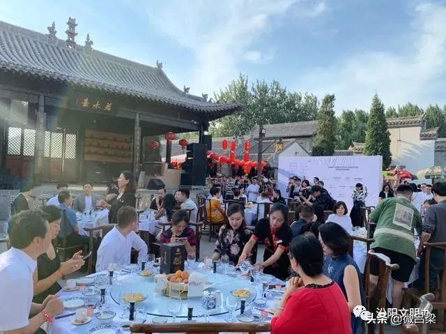中國最美村宴昨天在汾陽賈家莊開席，眾多明星齊聚賈家莊