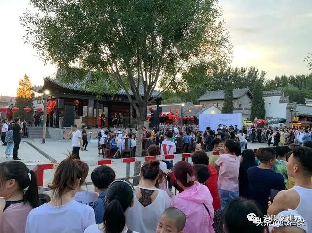 中國最美村宴昨天在汾陽賈家莊開席，眾多明星齊聚賈家莊
