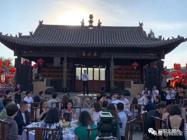 中國最美村宴昨天在汾陽賈家莊開席，眾多明星齊聚賈家莊